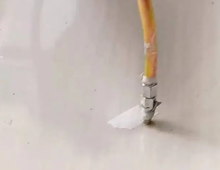 古丈瓷砖空鼓维修公司专业解答在瓷砖铺贴过程中，如果使用的砂料过粗（如全部使用了粗砂），可能会导致以下问题