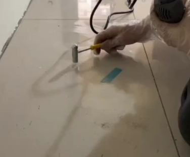 古丈瓷砖开裂维修公司专业分享瓷砖在铺贴前如果没有沥干水分，将会导致以下问题