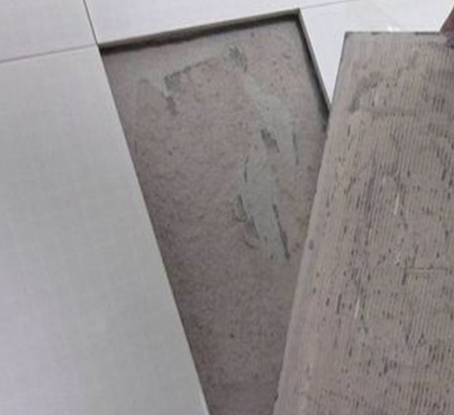 古丈瓷砖空鼓维修公司分享瓷砖铺贴时如果打浆（即涂抹在瓷砖背面和基层上的砂浆或瓷砖胶）过少，会带来以下问题